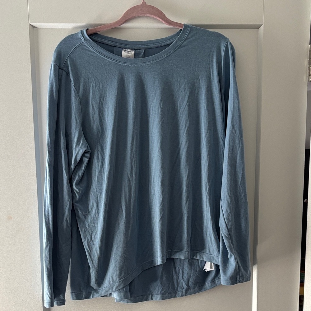 Athleta Blue Casual Long Sleeve Top